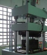 真空熱壓機與單層熱壓機的結(jié)構(gòu)差異